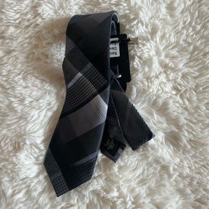 Excellent condition! Office Necktie brand is VanHeusen. color gray & black.